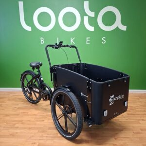 MYYMÄLÄN ESITTELYKAPPALE Cargobike of Sweden Delight Laatikkopyörä, Sis. katoksen